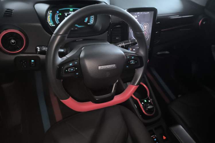 Used Chery Little Ant 2022 Restyled Version Sweet Pink Edition Half-Sugar Version 30.6 kWh 30 kW 301 km Center Console