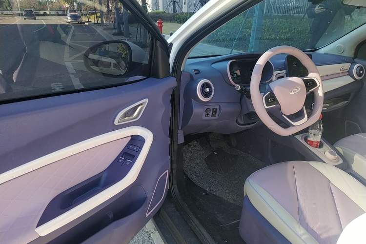 Used Chery Little Ant 2022 Revised Version 2 Sweet Pink Edition Full-Sugar Version Lithium Iron Phosphate 30.7 kWh 30 kW 301 km Driver Seat