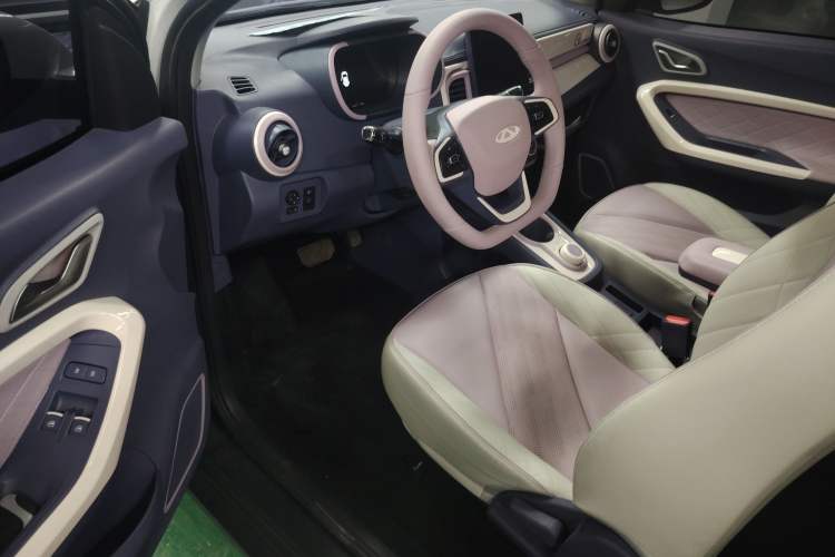 Used Chery Little Ant 2022 Revised Version Sweet Pink Edition Half-Sugar Version Lithium Iron Phosphate 30.7 kWh 30 kW 301 km Driver Seat