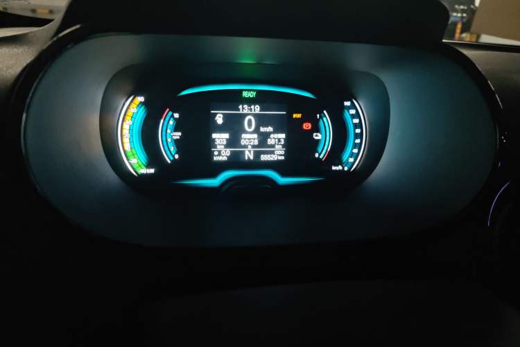 Used Chery Little Ant 2022 Sweet Pink Edition Half-Sugar Version 3-Cell Lithium 30kW 408km Odometer Close Up