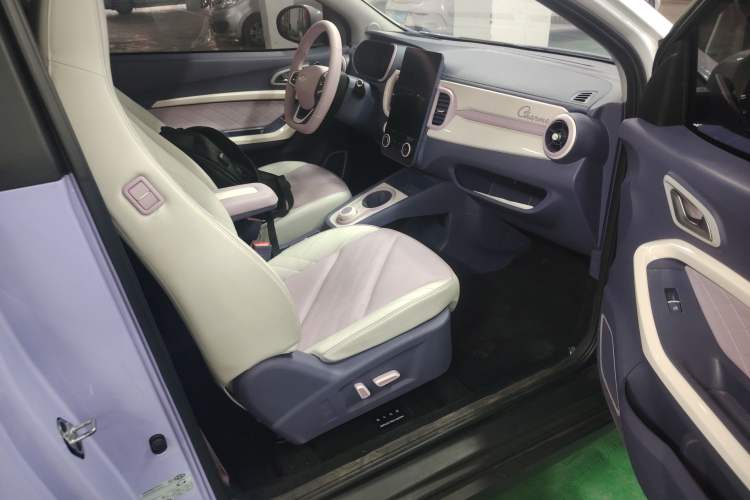 Used Chery Little Ant 2022 Revised Version Sweet Pink Edition Half-Sugar Version Lithium Iron Phosphate 30.7 kWh 30 kW 301 km Right Front Seat