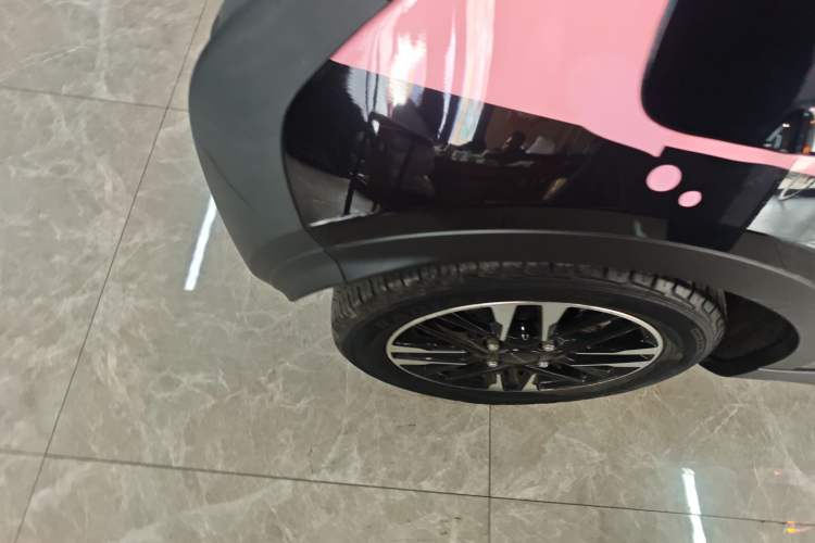 Used Chery Little Ant 2022 Sweet Pink Edition Half-Sugar Version Lithium Iron Phosphate 30 kW 301 km Right Rear Wheel Hub