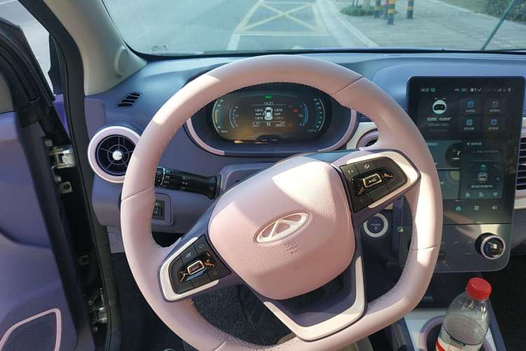 Used Chery Little Ant 2022 Revised Version 2 Sweet Pink Edition Full-Sugar Version Lithium Iron Phosphate 30.7 kWh 30 kW 301 km Steering Wheel
