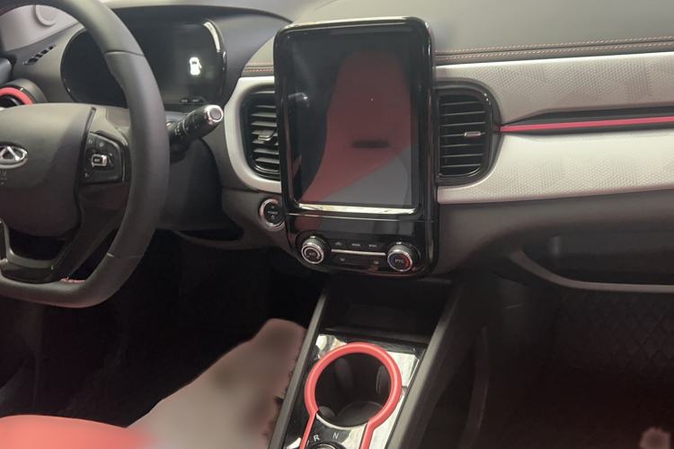 Used Chery Little Ant 2022 Restyled Version Sweet Pink Edition Half-Sugar Version 28.8 kWh 30 kW 301 km Audio And AC Panel