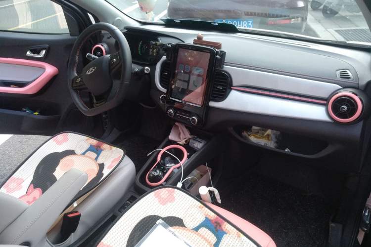 Used Chery Little Ant 2022 Sweet Pink Edition Half-Sugar Version Lithium Iron Phosphate 29.2 kWh 30 kW 301 km Center Console