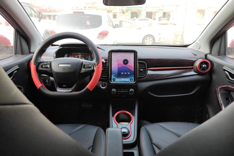 Used Chery Little Ant 2022 Sweet Pink Edition Half-Sugar Version 3-Cell Lithium 30kW 301km Center Console