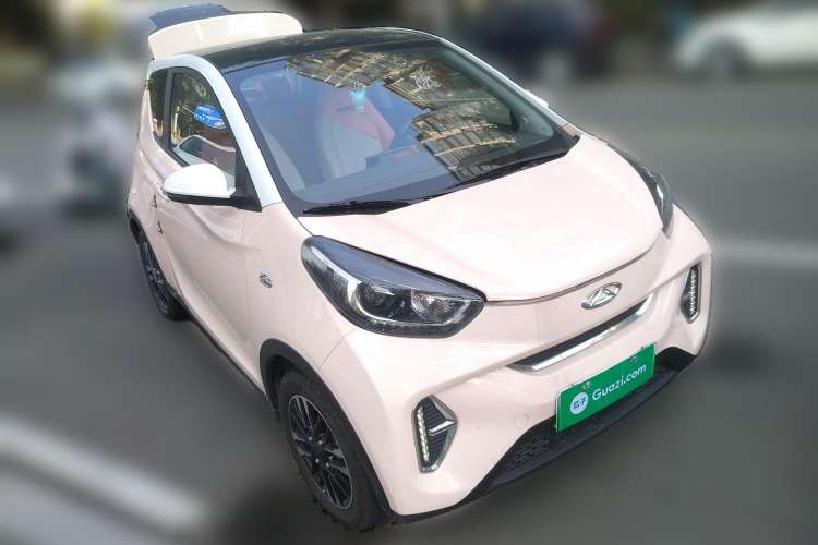 Used Chery Little Ant 2022 Sweet Pink Edition Half-Sugar Version Lithium Iron Phosphate 29.2 kWh 30 kW 301 km Front Right 45 Deg