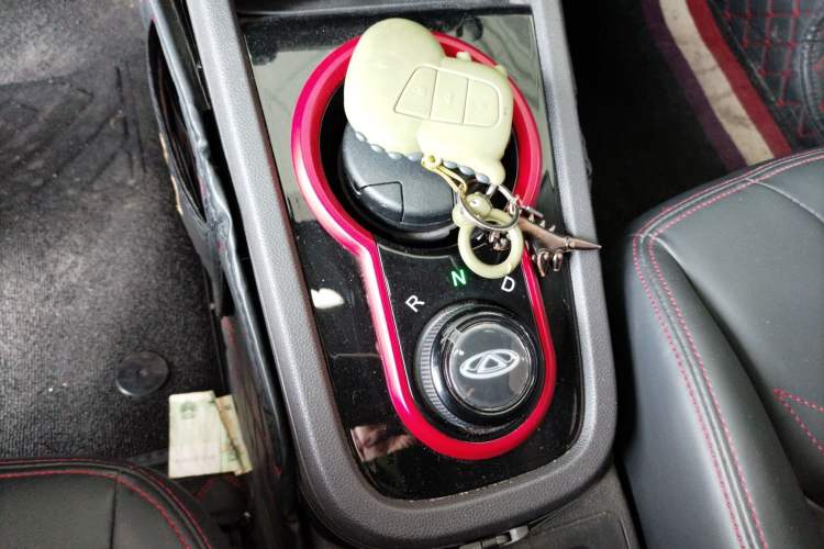 Used Chery Little Ant 2022 Sweet Pink Edition Half-Sugar Version Lithium Iron Phosphate 30 kW 301 km Gear Lever