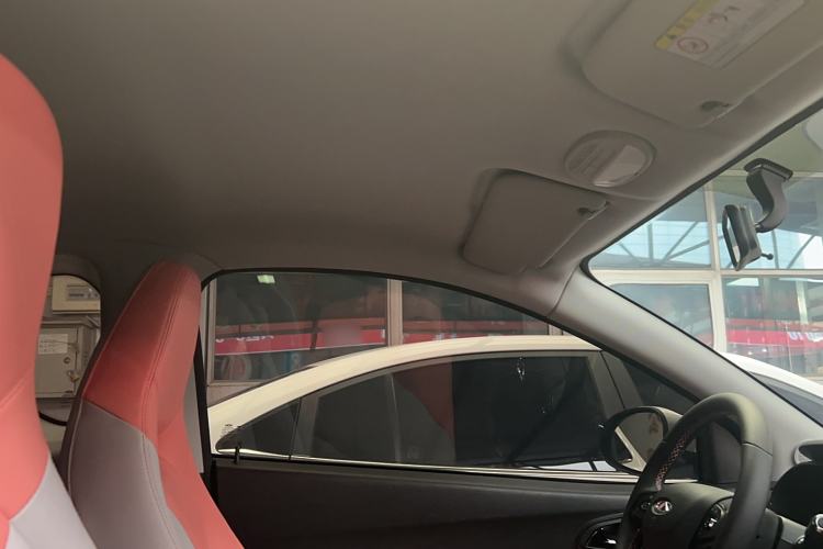 Used Chery Little Ant 2022 Restyled Version Sweet Pink Edition Half-Sugar Version 28.8 kWh 30 kW 301 km Headliner