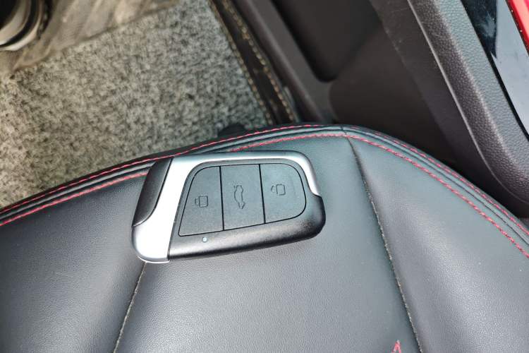 Used Chery Little Ant 2022 Sweet Pink Edition Half-Sugar Version Lithium Iron Phosphate 30 kW 301 km Interior 1