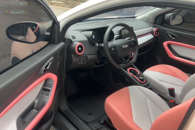 Used Chery Little Ant 2022 Restyled Version Sweet Pink Edition Half-Sugar Version 28.8 kWh 30 kW 301 km Interior 1