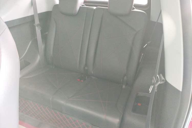 Used Chery Little Ant 2022 Sweet Pink Edition Half-Sugar Version Lithium Iron Phosphate 30 kW 301 km Left Rear Seat