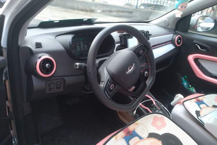 Used Chery Little Ant 2022 Sweet Pink Edition Half-Sugar Version Lithium Iron Phosphate 29.2 kWh 30 kW 301 km Steering Wheel