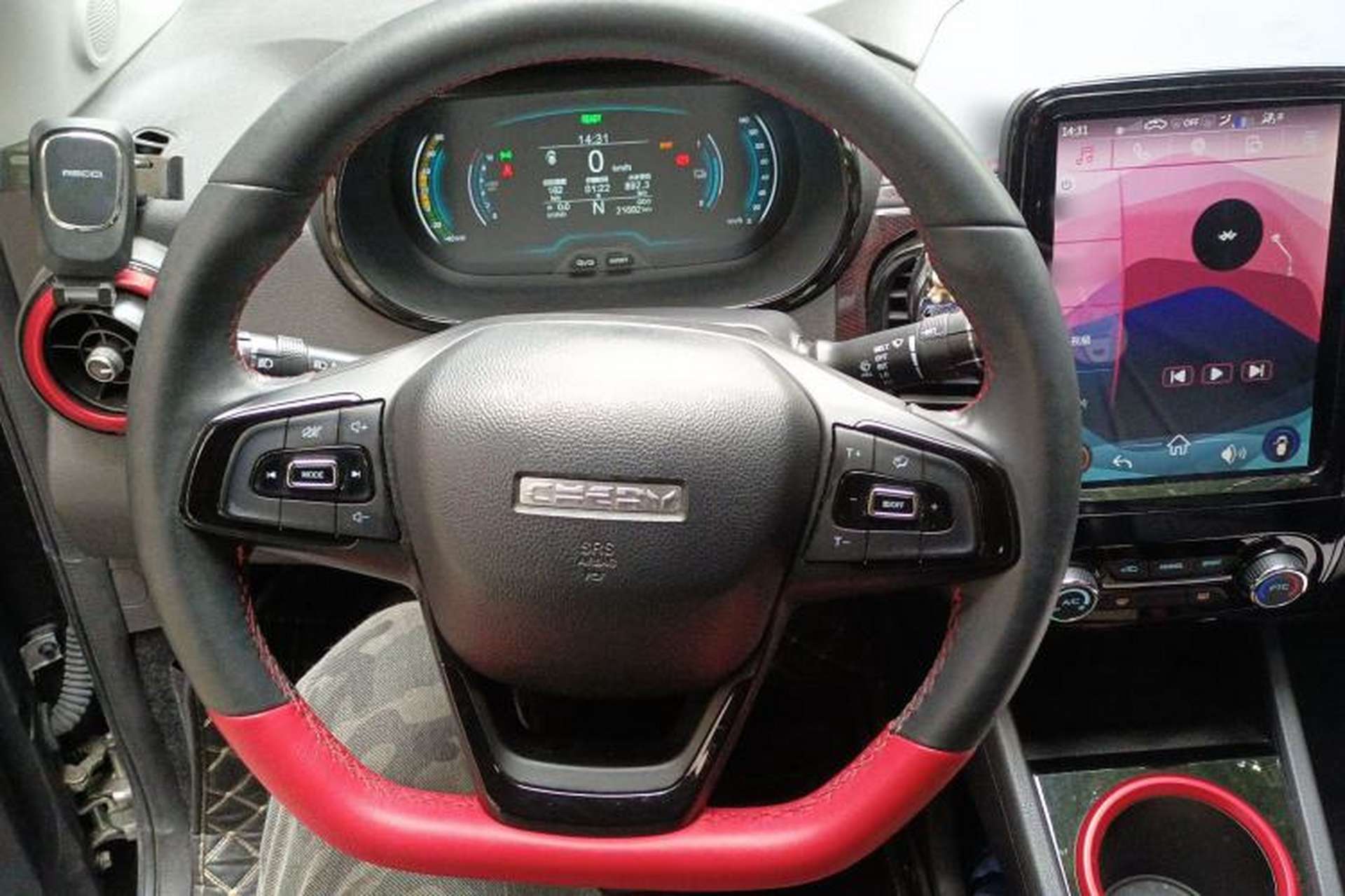 Used Chery Little Ant 2022 Sweet Pink Edition Half-Sugar Version 3-Cell Lithium 30kW 301km Steering Wheel
