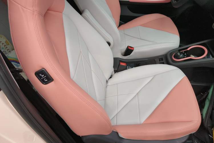 Used Chery Little Ant 2022 Revised Version Sweet Pink Edition Half-Sugar Version Lithium Iron Phosphate 30.7 kWh 30 kW 301 km Right Front Seat