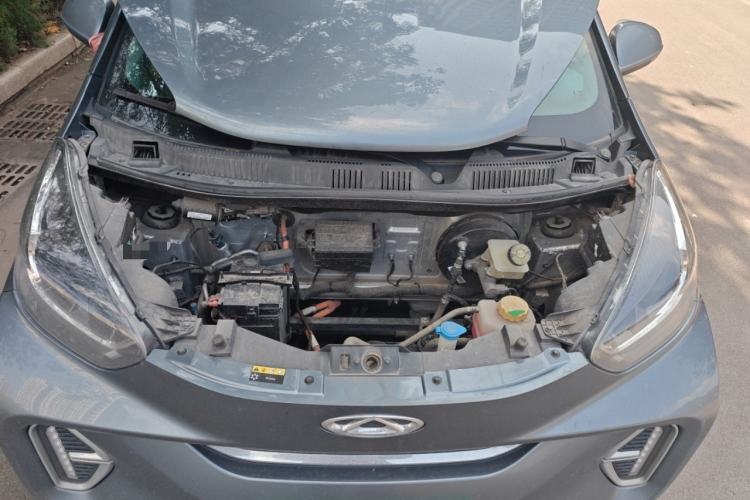 Used Chery Little Ant 2022 Revised Version Sweet Pink Edition Half-Sugar Version Lithium Iron Phosphate 30.7 kWh 30 kW 301 km Engine Bay