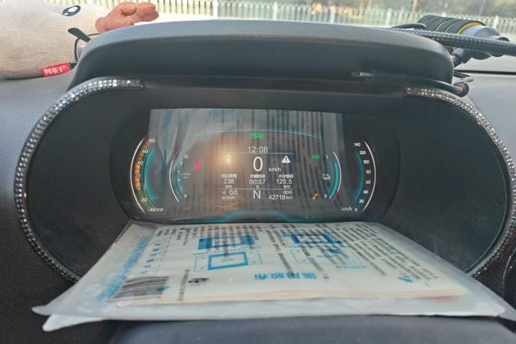 Used Chery Little Ant 2022 Revised Version Sweet Pink Edition Half-Sugar Version Lithium Iron Phosphate 30.7 kWh 30 kW 301 km Instrument Cluster