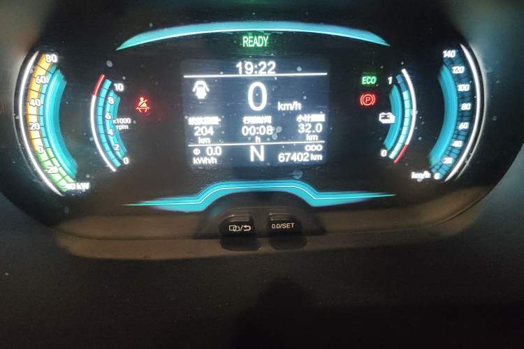 Used Chery Little Ant 2022 Sweet Pink Edition Half-Sugar Version Lithium Iron Phosphate 29.2 kWh 30 kW 301 km Odometer Close Up