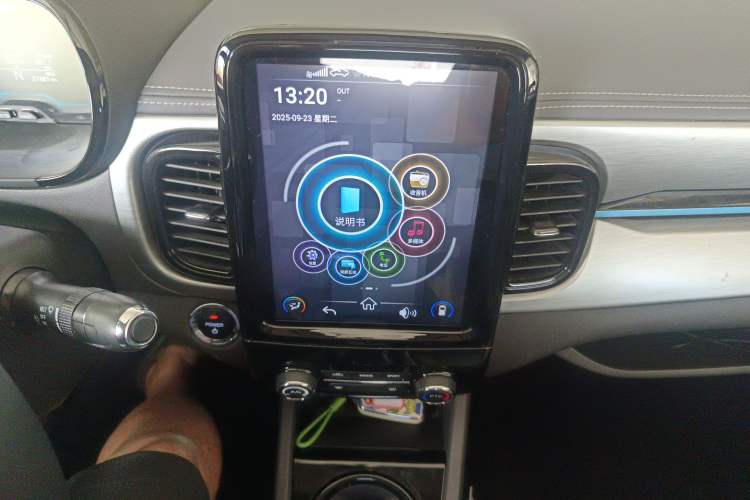 Used Chery Little Ant 2022 Restyled Version Sweet Pink Edition Half-Sugar Version 28.8 kWh 30 kW 301 km Audio And AC Panel