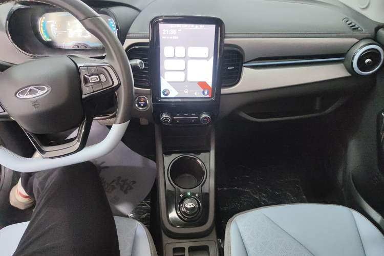 Used Chery Little Ant 2022 Restyled Version Sweet Pink Edition Half-Sugar Version 28.8 kWh 30 kW 301 km Audio And AC Panel