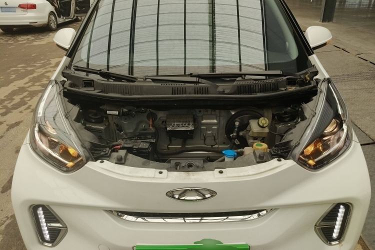 Used Chery Little Ant 2022 Updated Version Sweet Pink Edition Full-Sugar Version 30.6 kWh 30 kW 301 km Engine Bay