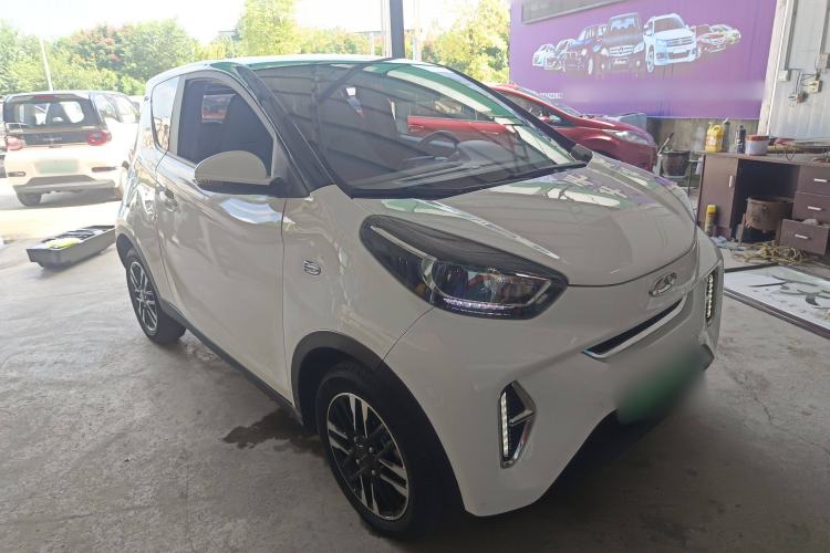 Used Chery Little Ant 2022 Restyled Version Sweet Pink Edition Half-Sugar Version 28.8 kWh 30 kW 301 km Front Right 45 Deg