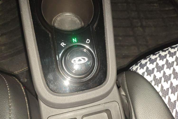 Used Chery Little Ant 2022 Sweet Pink Edition Half-Sugar Version Lithium Iron Phosphate 30 kW 301 km Gear Lever