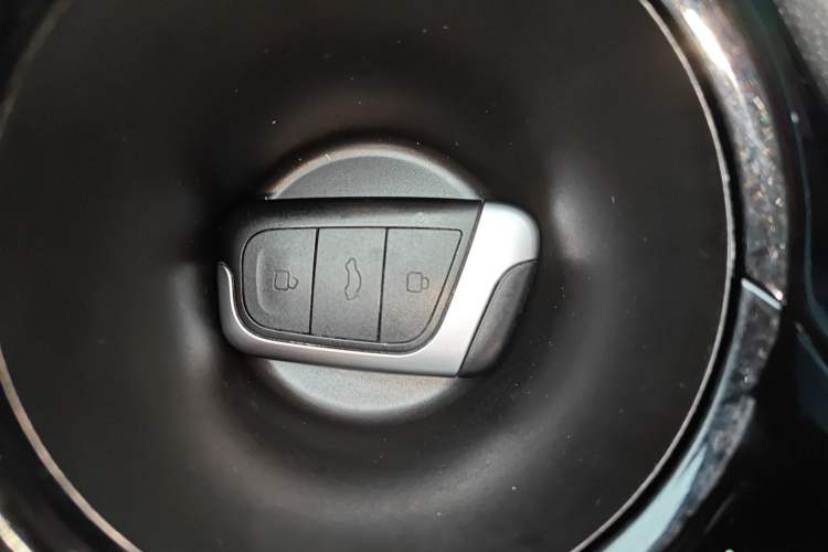 Used Chery Little Ant 2022 Restyled Version Sweet Pink Edition Half-Sugar Version 30.6 kWh 30 kW 301 km Interior 1