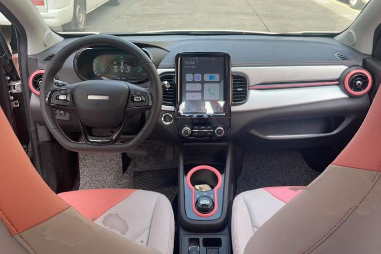 Used Chery Little Ant 2022 Restyled Version Sweet Pink Edition Half-Sugar Version 30.6 kWh 30 kW 301 km Interior 3