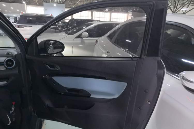 Used Chery Little Ant 2022 Sweet Pink Edition Full-Sugar Version Lithium Iron Phosphate 30 kW 301 km Interior 5