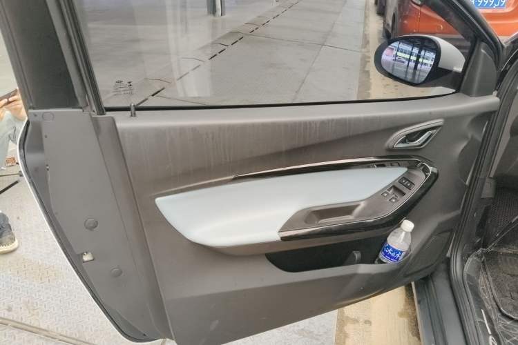 Used Chery Little Ant 2022 Updated Version Sweet Pink Edition Full-Sugar Version 30.6 kWh 30 kW 301 km Left Front Door Interior