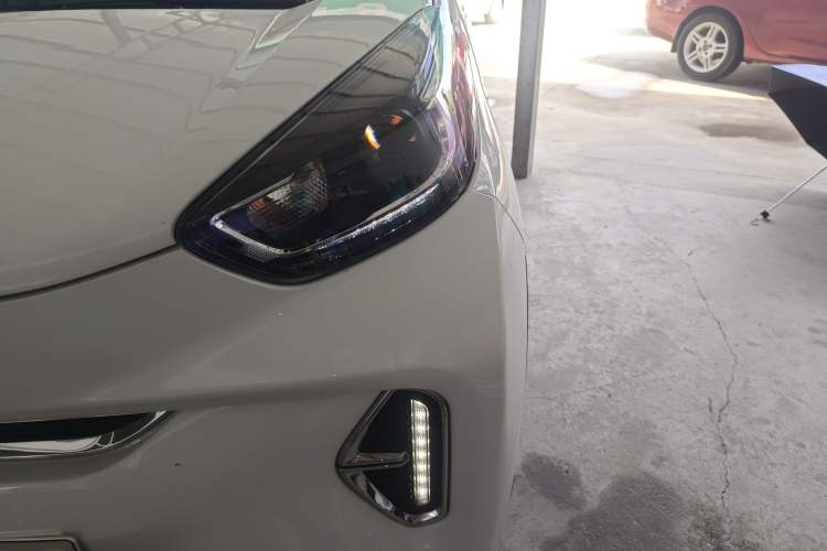 Used Chery Little Ant 2022 Restyled Version Sweet Pink Edition Half-Sugar Version 28.8 kWh 30 kW 301 km Left Front Headlight