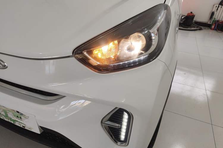 Used Chery Little Ant 2022 Restyled Version Sweet Pink Edition Half-Sugar Version 28.8 kWh 30 kW 301 km Left Front Headlight