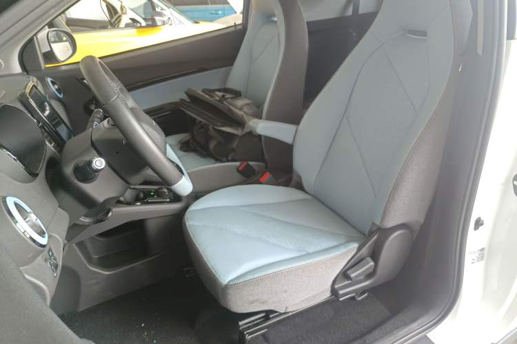 Used Chery Little Ant 2022 Restyled Version Sweet Pink Edition Half-Sugar Version 28.8 kWh 30 kW 301 km Left Front Seat