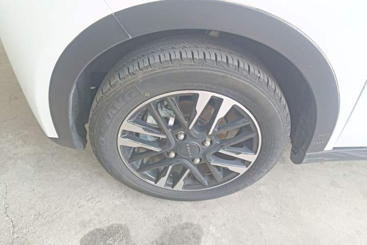 Used Chery Little Ant 2022 Restyled Version Sweet Pink Edition Half-Sugar Version 28.8 kWh 30 kW 301 km Left Front Wheel Hub