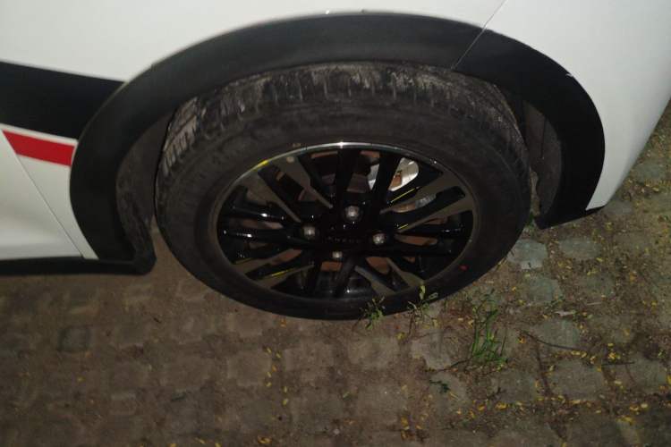 Used Chery Little Ant 2022 Sweet Pink Edition Half-Sugar Version Lithium Iron Phosphate 30 kW 301 km Right Front Wheel Hub