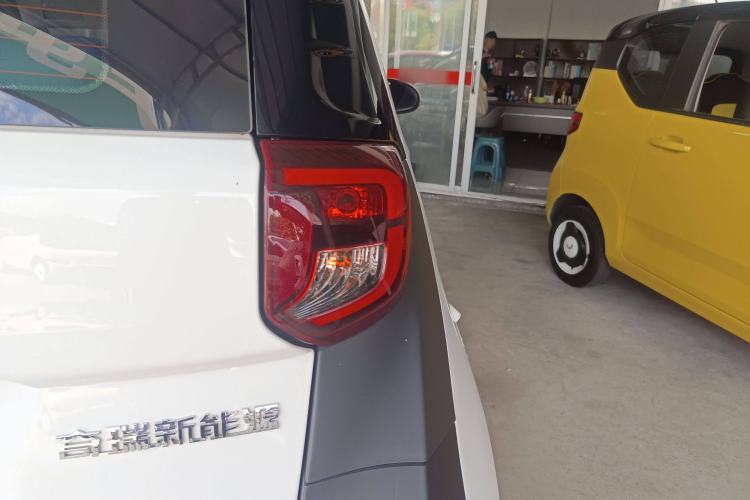 Used Chery Little Ant 2022 Restyled Version Sweet Pink Edition Half-Sugar Version 28.8 kWh 30 kW 301 km Right Rear Taillight