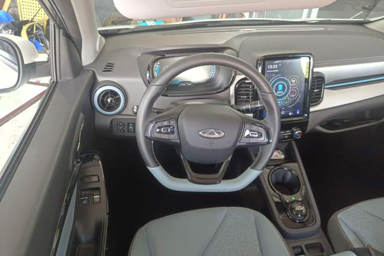Used Chery Little Ant 2022 Restyled Version Sweet Pink Edition Half-Sugar Version 28.8 kWh 30 kW 301 km Steering Wheel