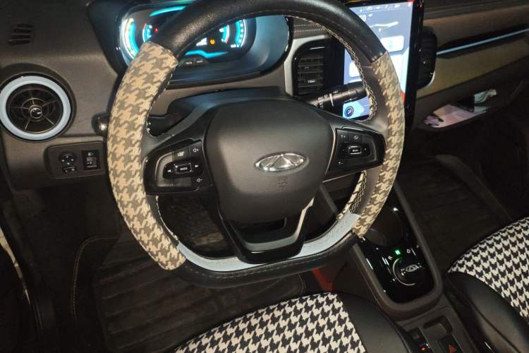 Used Chery Little Ant 2022 Sweet Pink Edition Half-Sugar Version Lithium Iron Phosphate 30 kW 301 km Steering Wheel