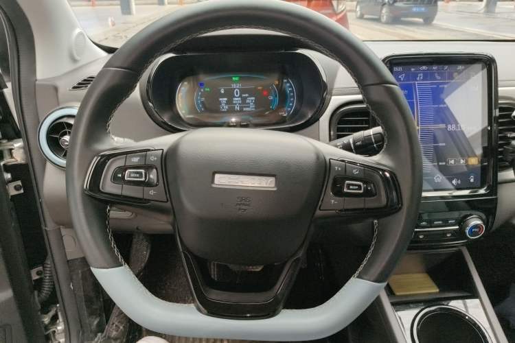 Used Chery Little Ant 2022 Updated Version Sweet Pink Edition Full-Sugar Version 30.6 kWh 30 kW 301 km Steering Wheel