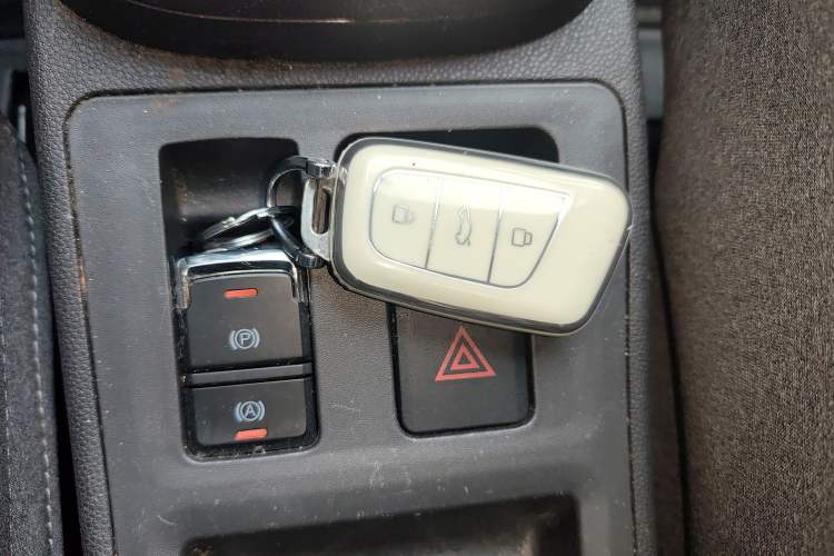 Used Chery Little Ant 2022 Updated Version Sweet Pink Edition Full-Sugar Version 30.6 kWh 30 kW 301 km Vehicle Key