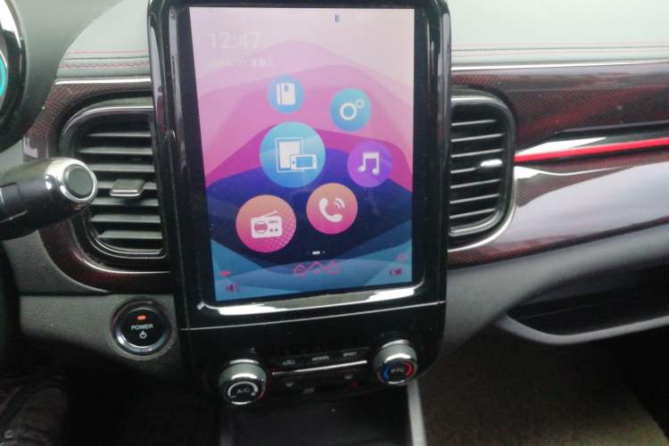 Used Chery Little Ant 2022 Revised Version Sweet Pink Edition Half-Sugar Version Lithium Iron Phosphate 30.7 kWh 30 kW 301 km Audio And AC Panel