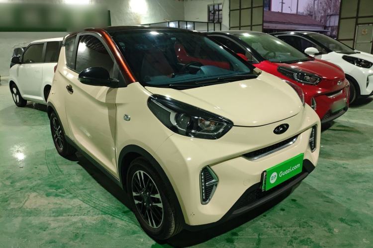 Used Chery Little Ant 2022 Revised Version Sweet Pink Edition Half-Sugar Version Lithium Iron Phosphate 30.7 kWh 30 kW 301 km Front Right 45 Deg