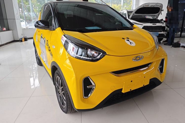 Used Chery Little Ant 2022 Revised Version Sweet Pink Edition Low-Sugar Version 30.6 kWh 30 kW 301 km Front Right 45 Deg