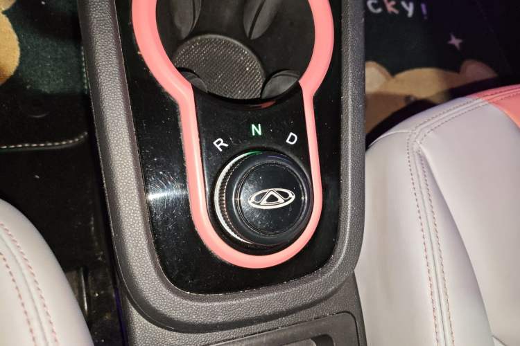 Used Chery Little Ant 2022 Revised Version Sweet Pink Edition Half-Sugar Version Lithium Iron Phosphate 30.7 kWh 30 kW 301 km Gear Lever