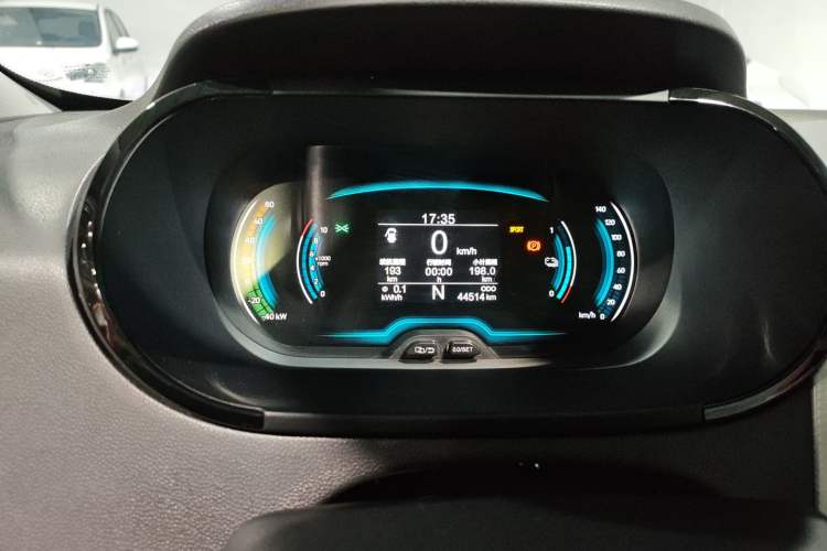 Used Chery Little Ant 2022 Revised Version Sweet Pink Edition Half-Sugar Version Lithium Iron Phosphate 30.7 kWh 30 kW 301 km Instrument Cluster