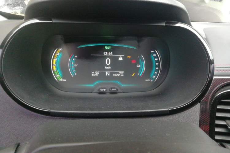 Used Chery Little Ant 2022 Revised Version Sweet Pink Edition Half-Sugar Version Lithium Iron Phosphate 30.7 kWh 30 kW 301 km Instrument Cluster