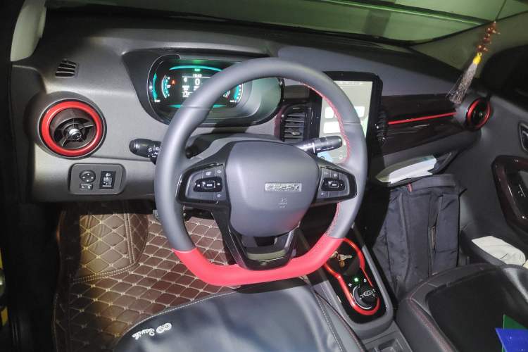 Used Chery Little Ant 2022 Revised Version Sweet Pink Edition Half-Sugar Version Lithium Iron Phosphate 30.7 kWh 30 kW 301 km Interior 2