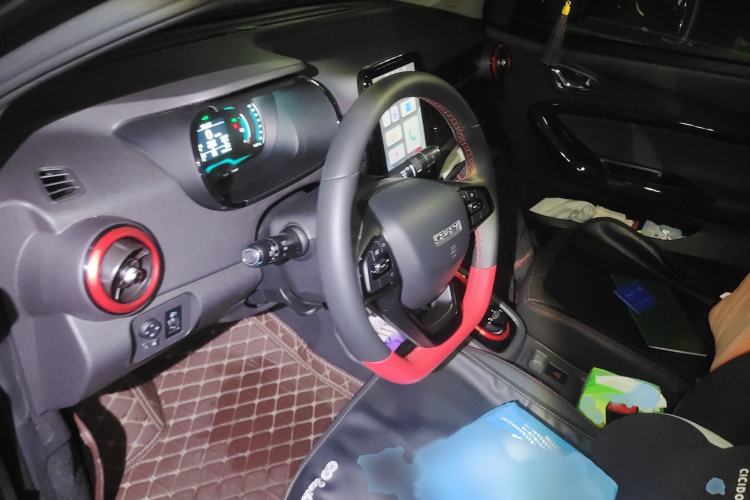 Used Chery Little Ant 2022 Revised Version Sweet Pink Edition Half-Sugar Version Lithium Iron Phosphate 30.7 kWh 30 kW 301 km Interior 3