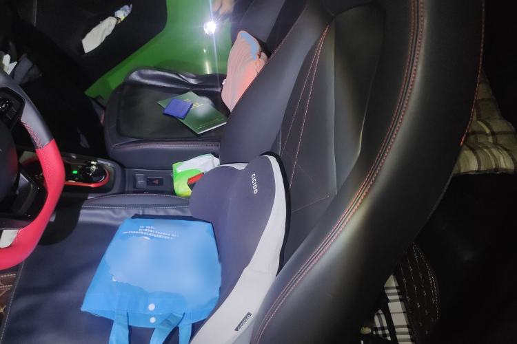 Used Chery Little Ant 2022 Revised Version Sweet Pink Edition Half-Sugar Version Lithium Iron Phosphate 30.7 kWh 30 kW 301 km Interior 4